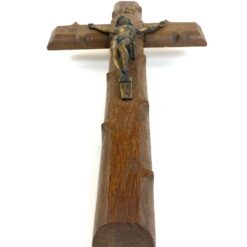 Pakabinamas ąžuolinis kryžius su metaline Jėzaus Kristaus figūra 5,5x27x50 cm