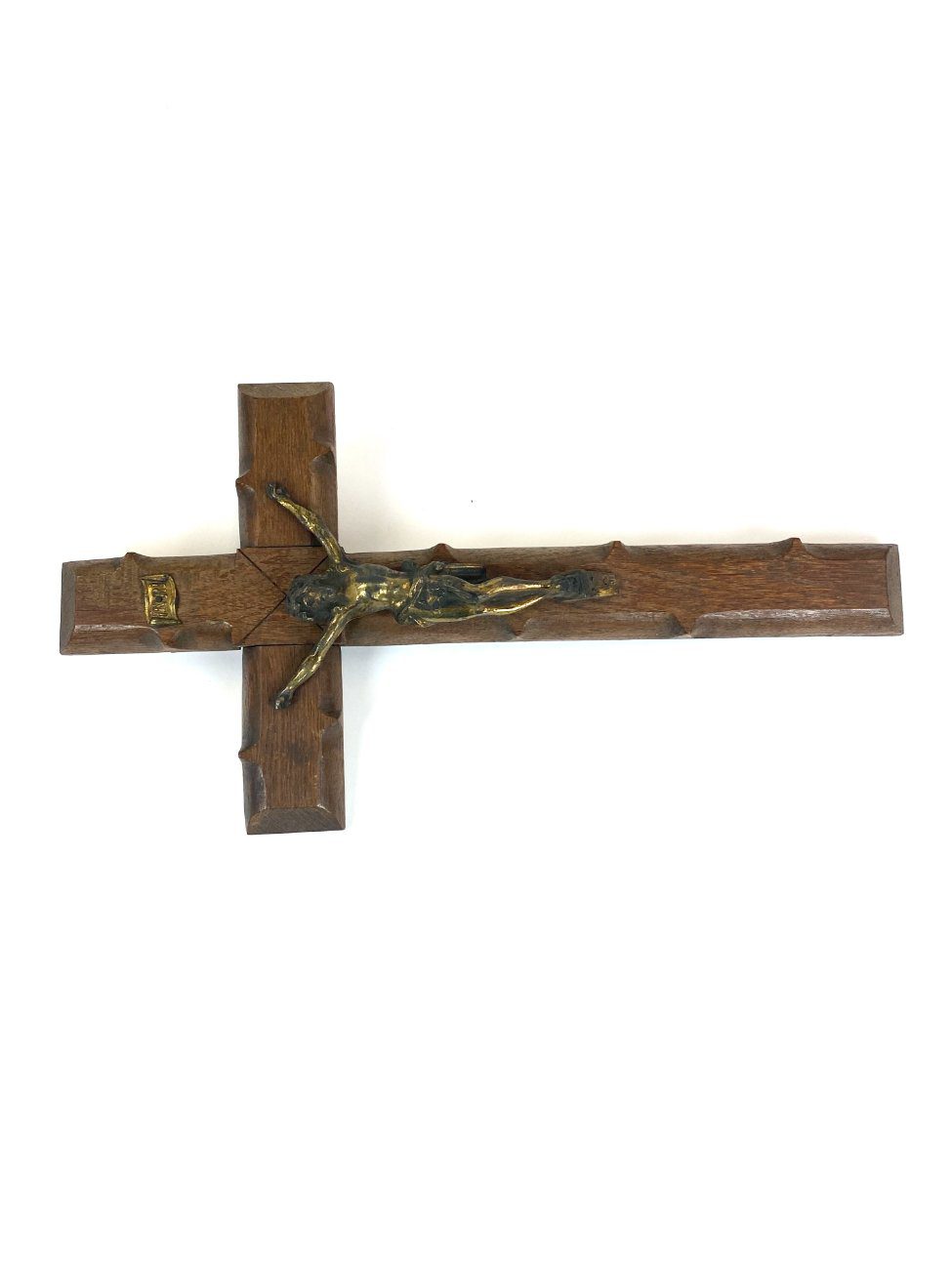 DT0373-kryziai-4 Pakabinamas ąžuolinis kryžius su metaline Jėzaus Kristaus figūra 5,5x27x50 cm