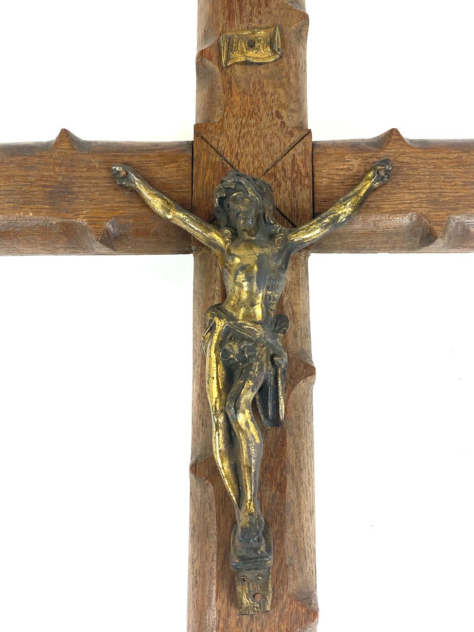 DT0373-kryziai-6 Pakabinamas ąžuolinis kryžius su metaline Jėzaus Kristaus figūra 5,5x27x50 cm