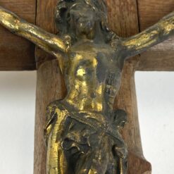 Pakabinamas ąžuolinis kryžius su metaline Jėzaus Kristaus figūra 5,5x27x50 cm