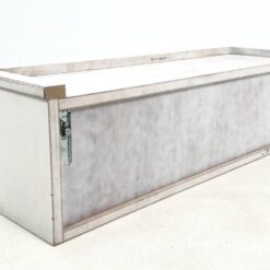 Pakabinama klasikinio stiliaus spintelė pakeliamomis durimis su stiklu 43×133,5×42,5 cm