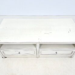 Sendinta baltos spalvos klasikinio stiliaus TV komoda 62×138,5×48 cm