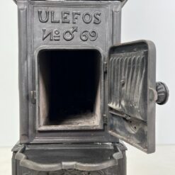 Norvegiška Ulefos penkių dalių ketaus krosnelė, gamybos metai 1900-1930 m. 98x43x240 cm