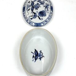 Ovali sendinta keramikinė mėlynos spalvos raštų dėžutė su dangteliu 8,5x12x4,5 cm