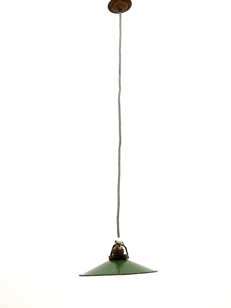 HB0598-pakabinami-sviestuvai-1 Pakabinamas industrinio stiliaus emaliuoto metalo šviestuvas 25,5×25,5×105 cm