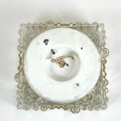 Mid Century kvadratinis lubinis šviestuvėlis stikliniu gaubtu 17x17x8,5 cm