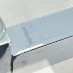 Metalinis chromuotas staliukas stikliniu stalviršiumi 97x152x41 cm