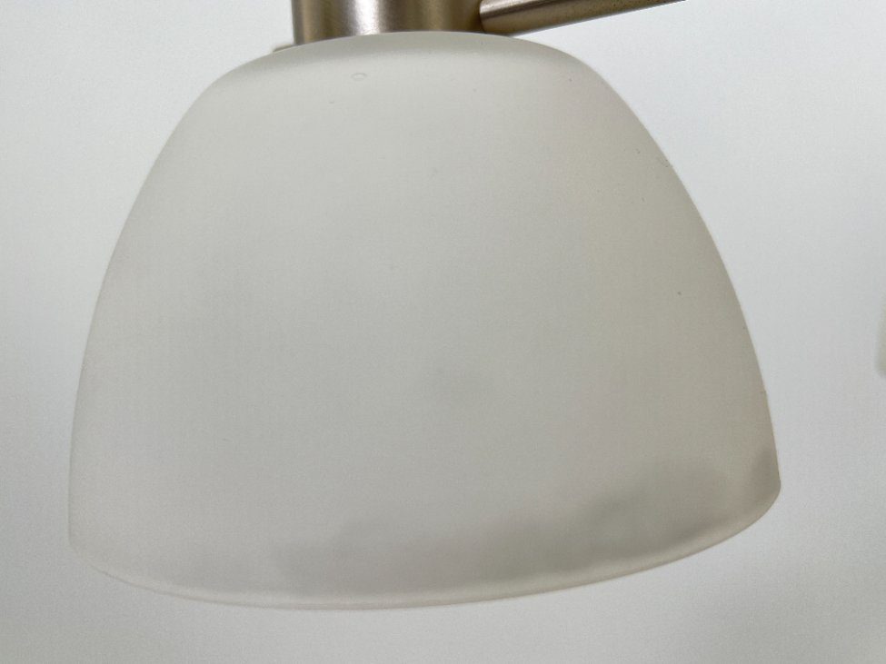HN2956-pakabinami-sviestuvai-10 Pakabinamas Sorpetaler Leuchten penkių šakų šviestuvas iš metalo ir medžio su stikliniais gaubtais 57x57x46 cm