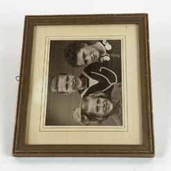 Antrojo pasaulinio karo laikotarpio šeimos nuotrauka mediniame rėme su stiklu 1,5x19x16,5 cm