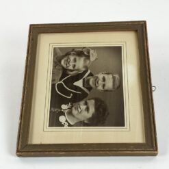 Antrojo pasaulinio karo laikotarpio šeimos nuotrauka mediniame rėme su stiklu 1,5x19x16,5 cm
