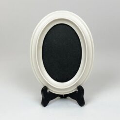 Ovalus pakabinamas plastikinis baltos spalvos rėmelis 2x14x18 cm