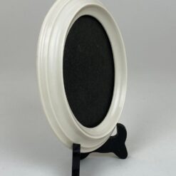 Ovalus pakabinamas plastikinis baltos spalvos rėmelis 2x14x18 cm