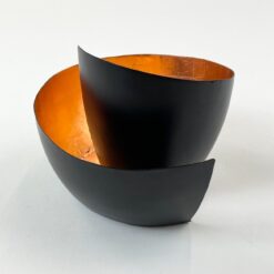 Metalinė vario ir juodos spalvų žvakidė 16x14x11 cm