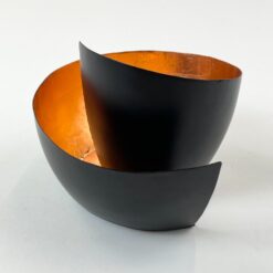 Metalinė vario ir juodos spalvų žvakidė 16x14x11 cm