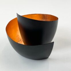 Metalinė vario ir juodos spalvų žvakidė 16x14x11 cm