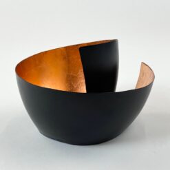 Metalinė vario ir juodos spalvų žvakidė 16x14x11 cm