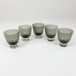 Vintažinės tamsinto stiklo taurelės 5 vnt. komplektas po 100 ml 6,5x6,5x7,5 cm