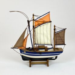 Dekoratyvinis prancūziško Breton Thonier laivo modeliukas 24x6x22 cm