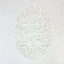 Rankų darbo nerta ovali stalo servetėlė 30x46x0,1 cm