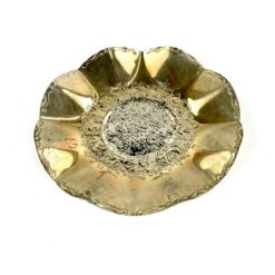 Vintažinė metalinė ornamentais dekoruota lėkštelė 15,5×15,5×3 cm