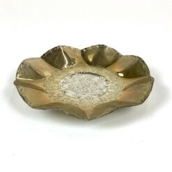 Vintažinė metalinė ornamentais dekoruota lėkštelė 15,5×15,5×3 cm