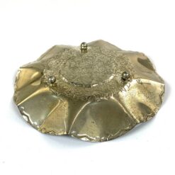 Vintažinė metalinė ornamentais dekoruota lėkštelė 15,5×15,5×3 cm