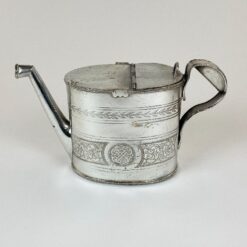 Metalinis angliško stiliaus laistytuvėlis 1000 ml 9x24x14 cm