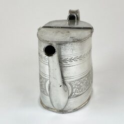 Metalinis angliško stiliaus laistytuvėlis 1000 ml 9x24x14 cm