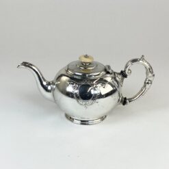 Angliškas John Turton & Co sidabruoto metalo arbatinukas 1000 ml 14x29x14 cm