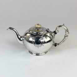 Angliškas John Turton & Co sidabruoto metalo arbatinukas 1000 ml 14x29x14 cm