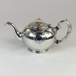 Angliškas John Turton & Co sidabruoto metalo arbatinukas 1000 ml 14x29x14 cm