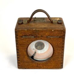 Belgiškas nikeliuoto žalvario balandžių lenktynių laikmatis Imperator Toulet su ąžuoline dėže, gamintojas Henry Martens & Cie 11,5×17,5×18 cm