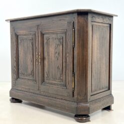 Tamsiai ruda ąžuolo masyvo dviejų durų komoda 52×111,5×90 cm