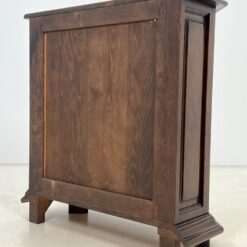 Tamsiai ruda ąžuolo masyvo vienų durų ir vieno stalčiaus komoda 36x86x88,5 cm