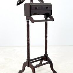 Pastatoma raudonmedžio kabykla kostiumui su stalčiukais 49x53x121 cm