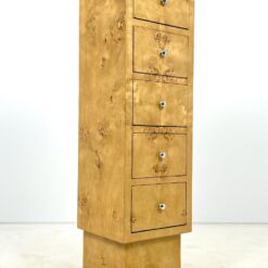 Art Deco stiliaus siaura penkių stalčių riešutmedžio lukšto komoda 43×40,5×145,5 cm
