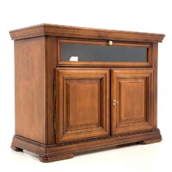 Klasikinio stiliaus riešutmedžio komoda su viršutinėmis atveriamomis stiklinėmis durelėmis 49x110x85,5 cm