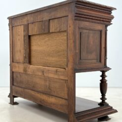 Ąžuolinė prancūziška Henriko II-ojo laikotarpio stiliaus komoda marmuriniu stalviršiumi 51x123x103 cm