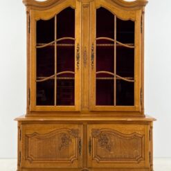 Ąžuolinis dviejų dalių bufetas su tekstiline vidaus apdaila ir apšvietimu 46x130x189 cm