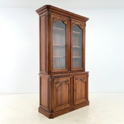 Klasikinio stiliaus riešutmedžio dviejų dalių bufetas 48x139x224 cm