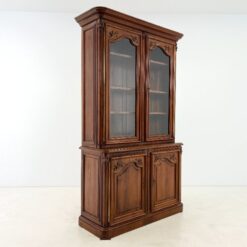 Klasikinio stiliaus riešutmedžio dviejų dalių bufetas 48x139x224 cm