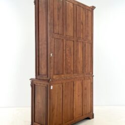 Klasikinio stiliaus riešutmedžio dviejų dalių bufetas 48x139x224 cm