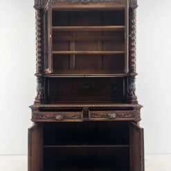 Senovinis ąžuolinis trijų dalių bufetas su tekintomis kolonomis ir drožinėtomis šunų figūromis 64x143x242 cm