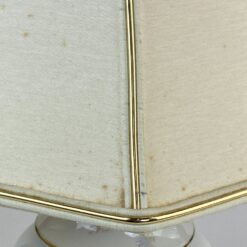 Prancūziškas porcelianinis Limoges stalinis šviestuvas su tekstiliniu gaubtu 27x30x44 cm