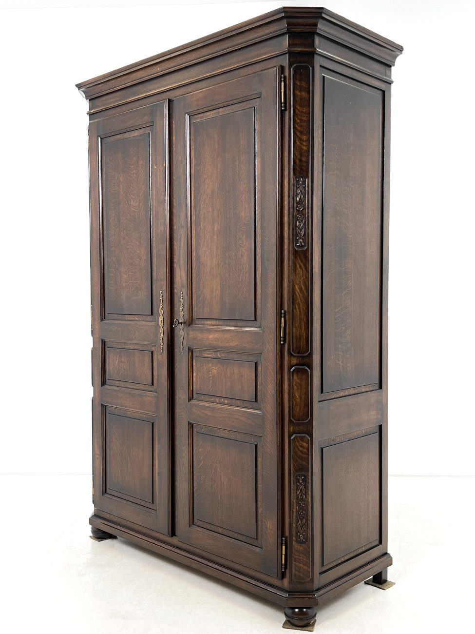 HB0689-spintos-3 Ąžuolinė dviejų durų rūbų spinta 62x143x212 cm