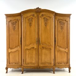 Ąžuolinė rokoko stiliaus keturių durų rūbų spinta 71x217x211 cm