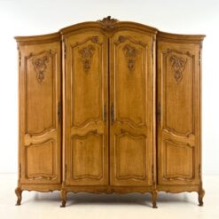 Ąžuolinė rokoko stiliaus keturių durų rūbų spinta 71x217x211 cm