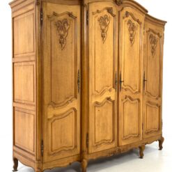 Ąžuolinė rokoko stiliaus keturių durų rūbų spinta 71x217x211 cm
