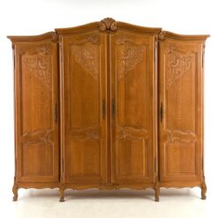 Ąžuolinė rokoko stiliaus keturių durų rūbų spinta 65x225x202 cm