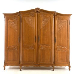 Ąžuolinė rokoko stiliaus keturių durų rūbų spinta 65x225x202 cm